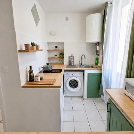 - Apartman *